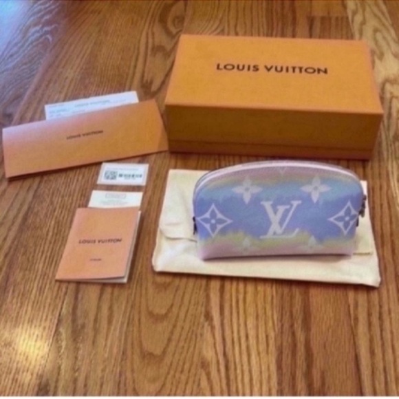Authentic NWT Louis Vuitton Escale Cosmetic Pouch PM - Picture 1 of 14